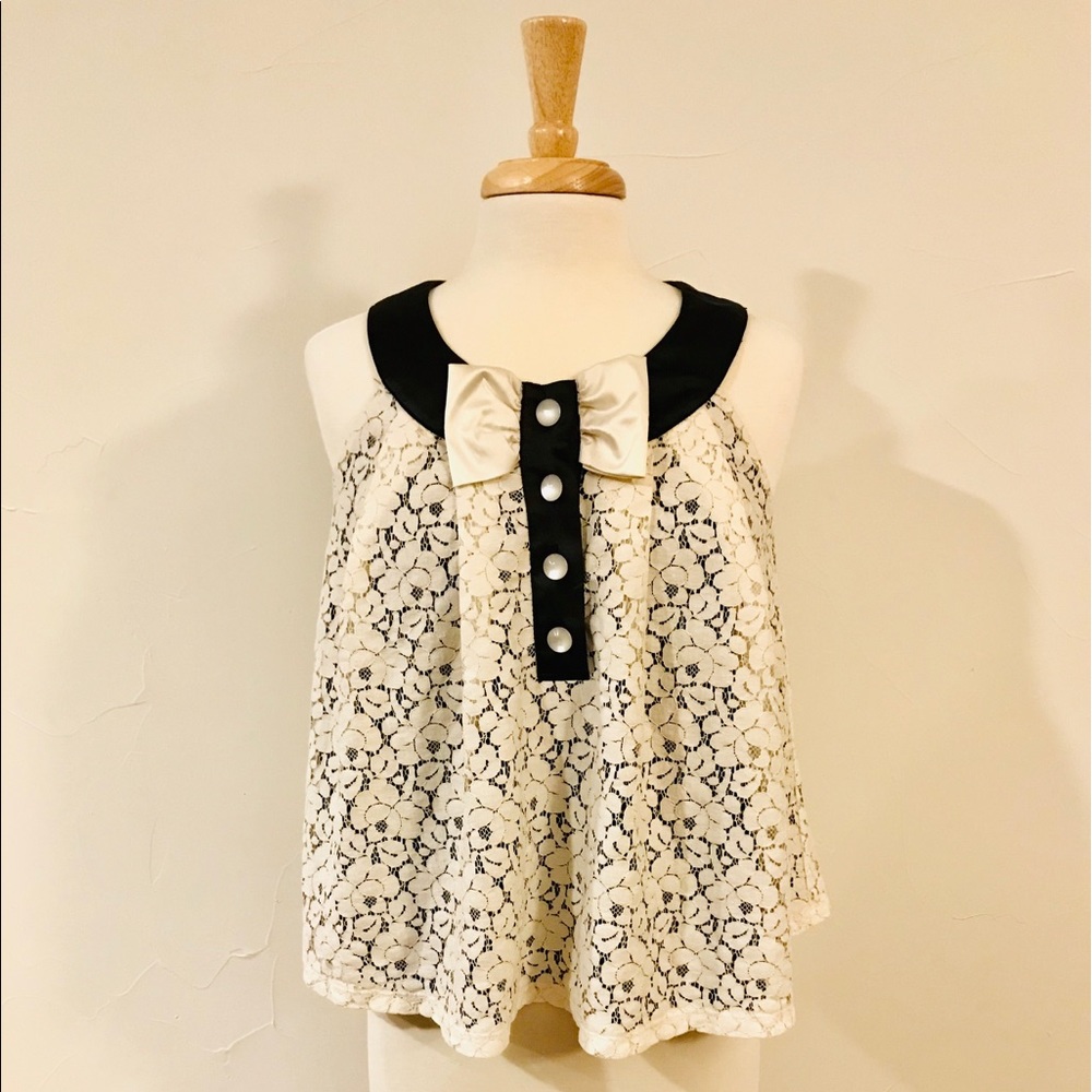 Black & White Forever 21 Top (Size Small)